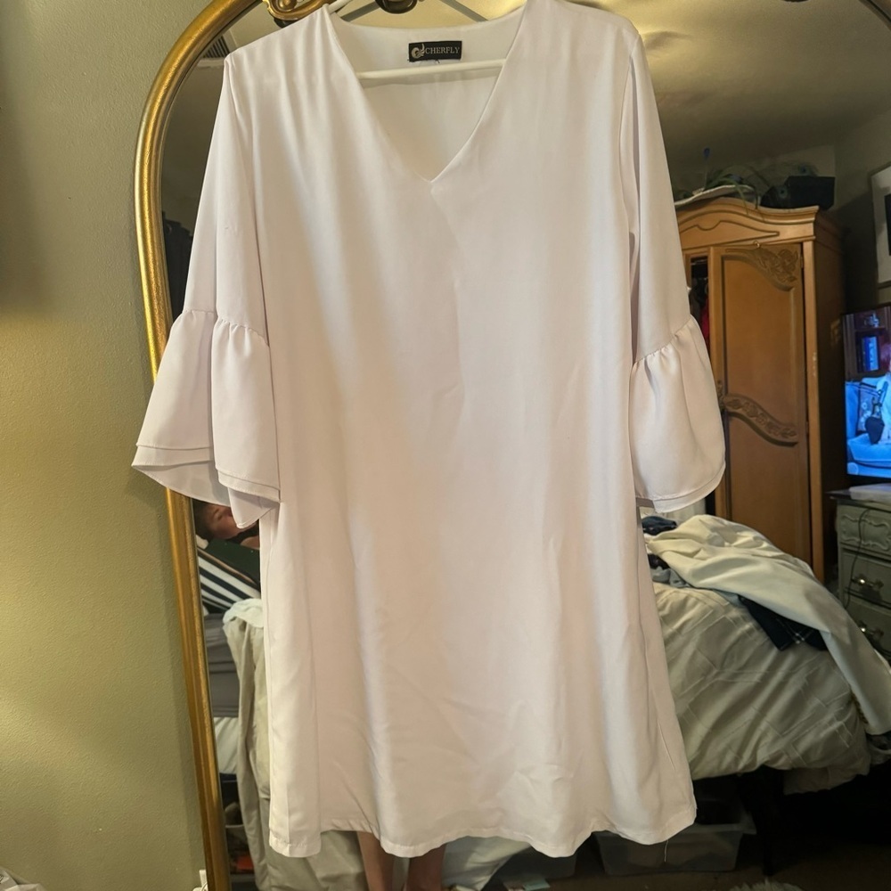 NWOT v neck 3/4 sleeve flutter sleeve white cocktail dress - Picture 2 of 6